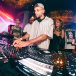 Die Kunst des Bühnenoutfits im Hardystyle: Mode, Identität und unvergessliche Auftritte!